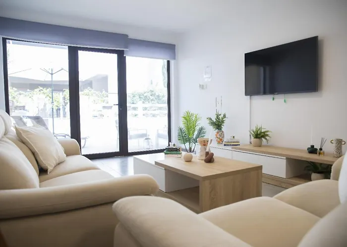 Sunshine Venus 아파트 파포스