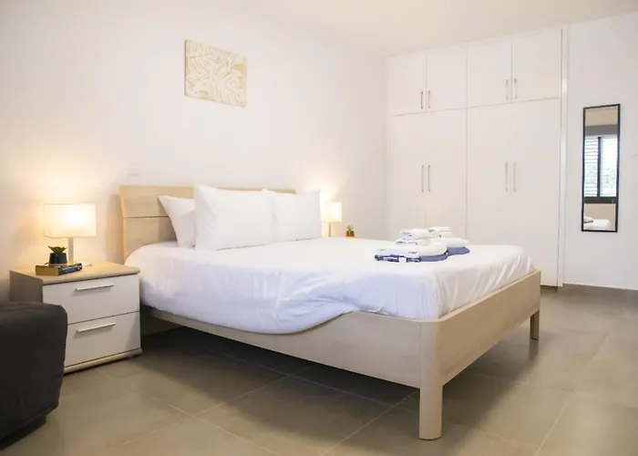 Sunshine Venus * Paphos